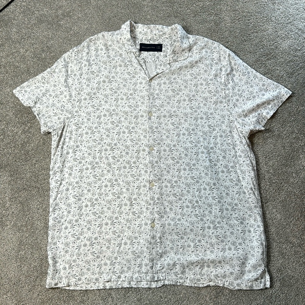 Abercrombis & Fitch Lightweight button front las vegas/gambling themed shirt